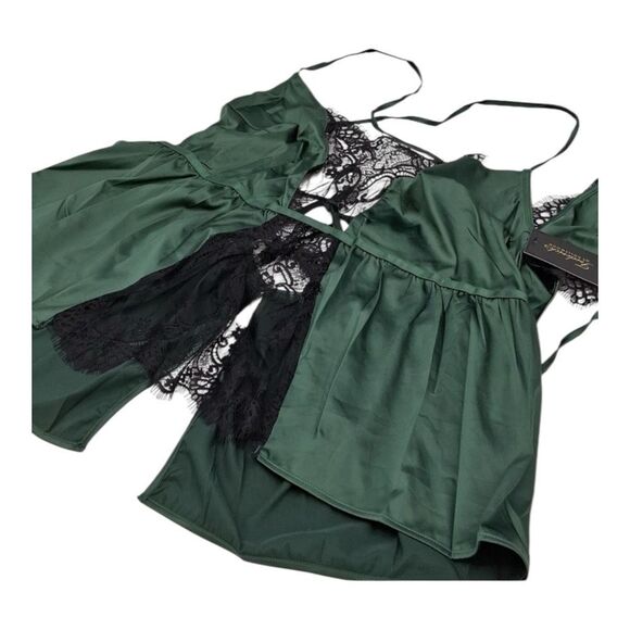 Frederick’s of Hollywood Etta Green Satin Cami/Thong Set 3X/4X - Picture 3 of 10